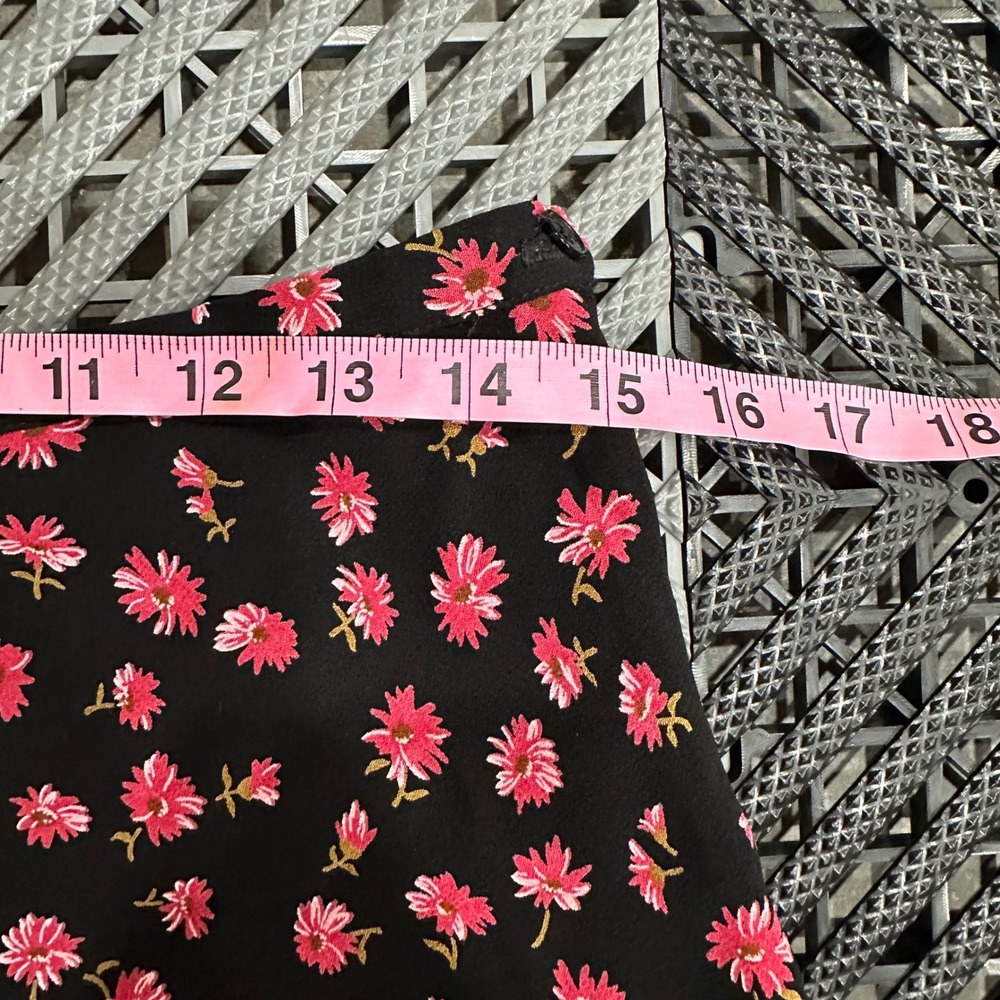 Bebe San Francisco Black Pink Floral Mini Skirt A-Line Side Button Size 12 - Picture 4 of 5